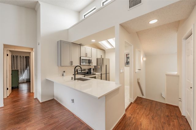 17490 Meandering Way 1709, Dallas, TX 75252