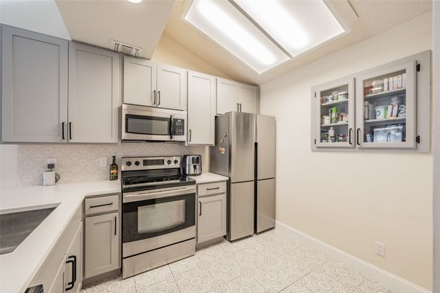 17490 Meandering Way 1709, Dallas, TX 75252