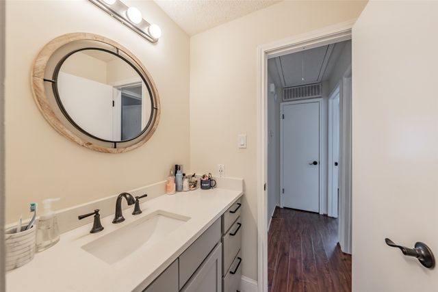 17490 Meandering Way 1709, Dallas, TX 75252