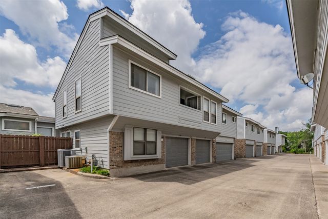 17490 Meandering Way 1709, Dallas, TX 75252