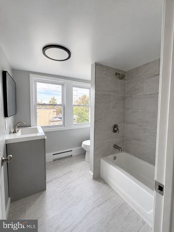 17 N BROWN ST, Gloucester City, NJ 08030