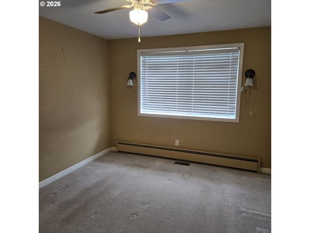 2215 COUNTRY CLUB Ter, Woodburn, OR 97071