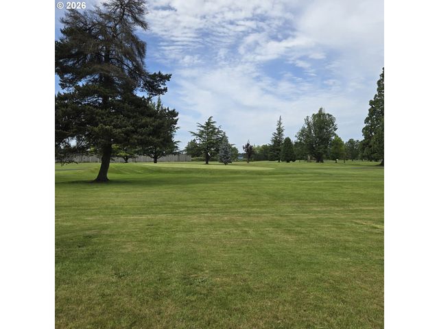 2215 COUNTRY CLUB Ter, Woodburn, OR 97071