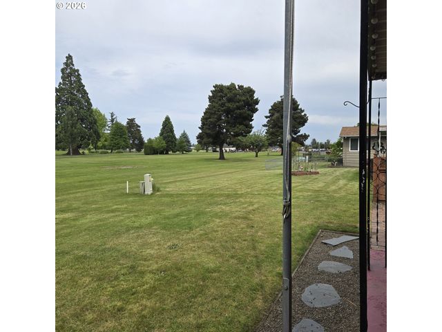 2215 COUNTRY CLUB Ter, Woodburn, OR 97071