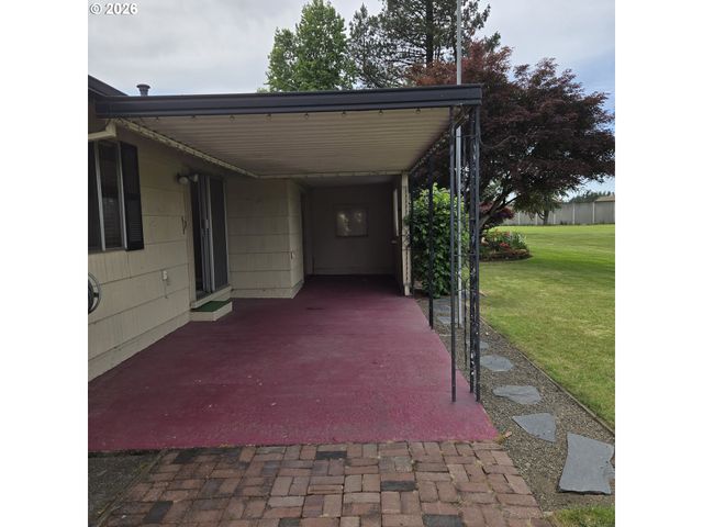 2215 COUNTRY CLUB Ter, Woodburn, OR 97071