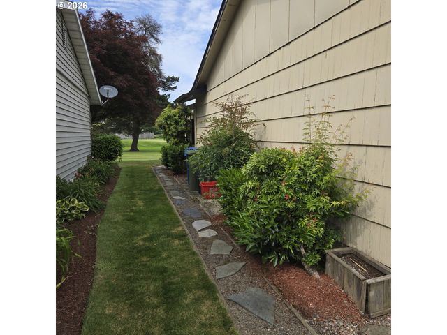 2215 COUNTRY CLUB Ter, Woodburn, OR 97071