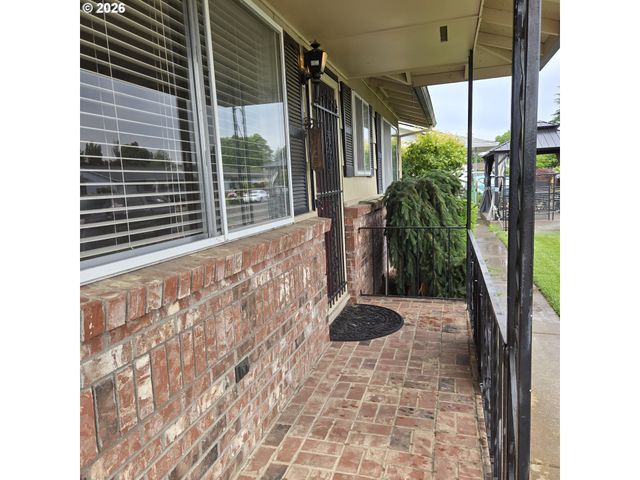 2215 COUNTRY CLUB Ter, Woodburn, OR 97071