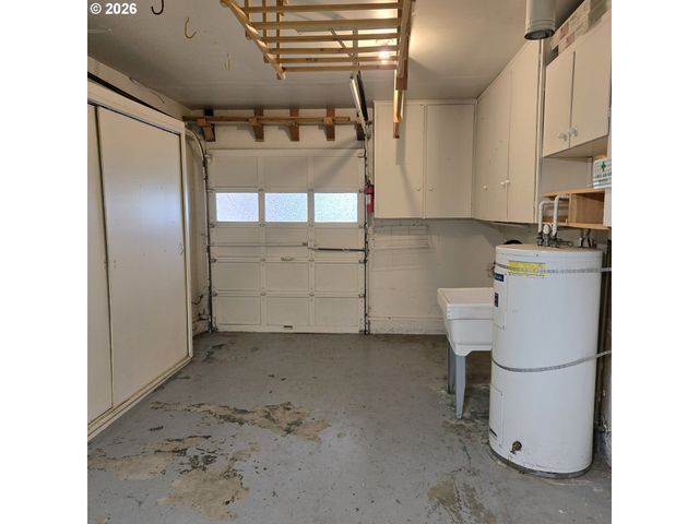 2215 COUNTRY CLUB Ter, Woodburn, OR 97071