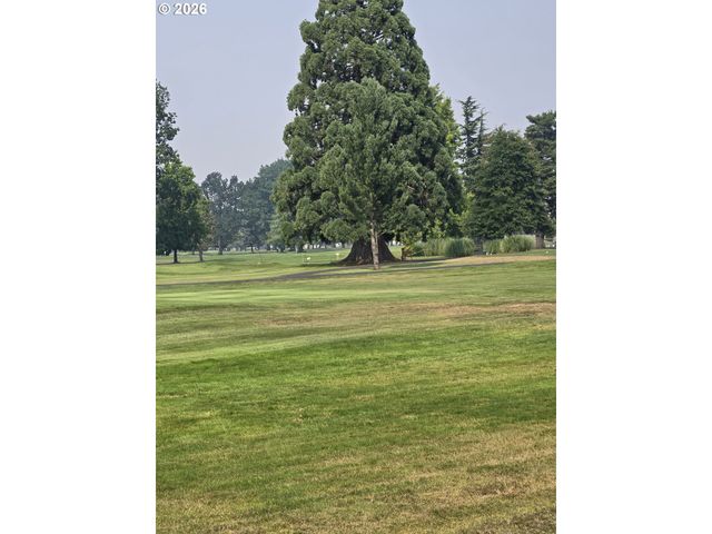 2215 COUNTRY CLUB Ter, Woodburn, OR 97071