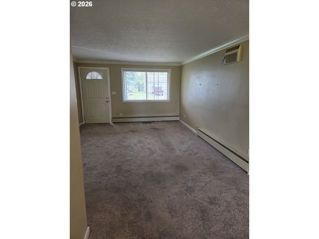 2215 COUNTRY CLUB Ter, Woodburn, OR 97071