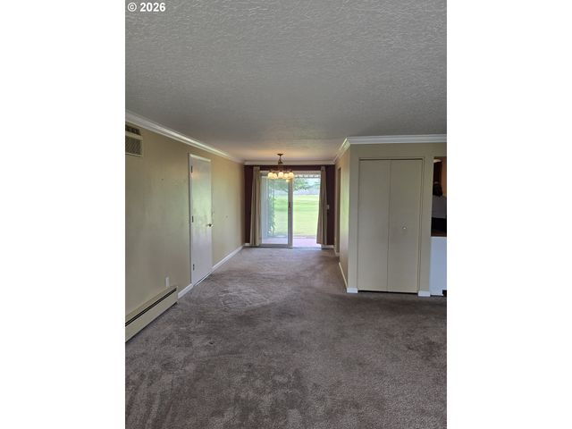 2215 COUNTRY CLUB Ter, Woodburn, OR 97071