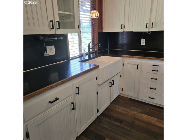 2215 COUNTRY CLUB Ter, Woodburn, OR 97071