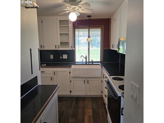 2215 COUNTRY CLUB Ter, Woodburn, OR 97071