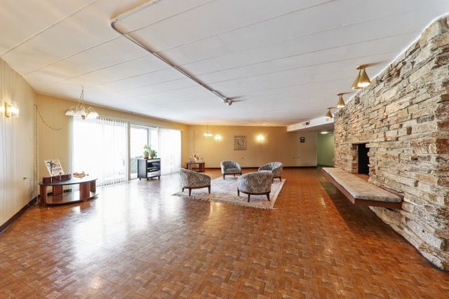 5540 Walnut Avenue 6B, Downers Grove, IL 60515