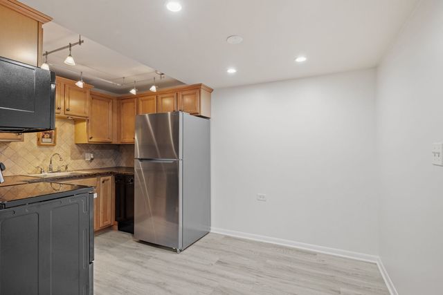 5540 Walnut Avenue 6B, Downers Grove, IL 60515