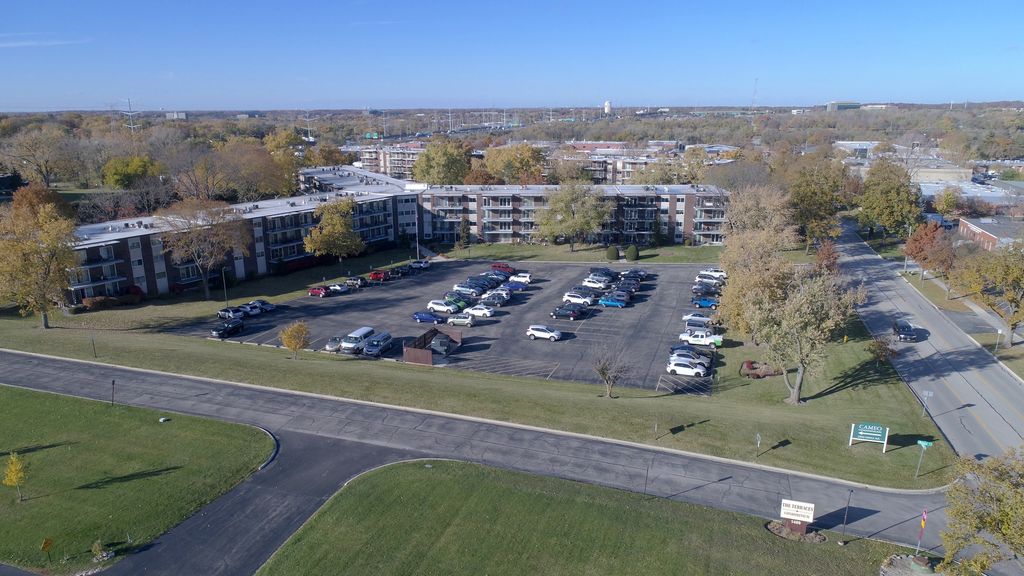 5540 Walnut Avenue 6B, Downers Grove, IL 60515