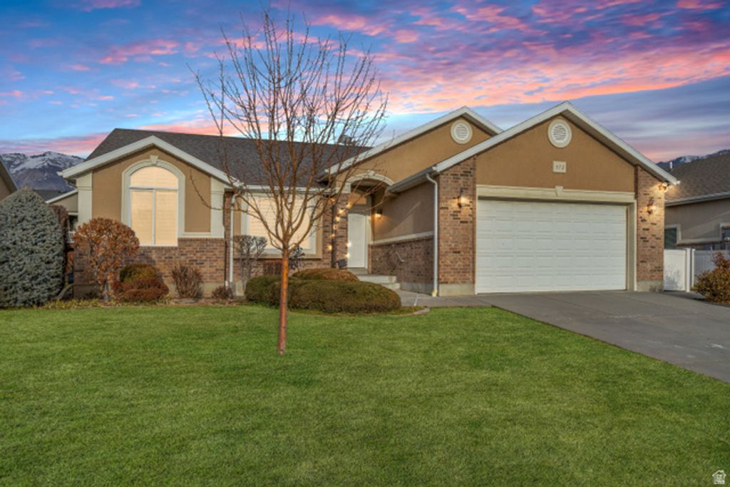 572 E 2250 N, North Ogden, UT 84414