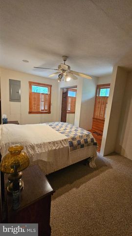 80 TROFTON HOLLOW CT, Great Cacapon, WV 25422