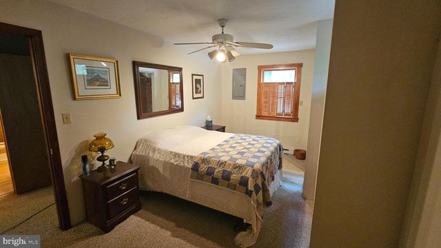 80 TROFTON HOLLOW CT, Great Cacapon, WV 25422