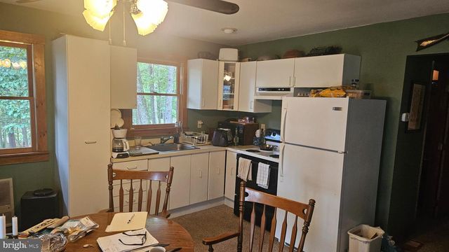 80 TROFTON HOLLOW CT, Great Cacapon, WV 25422