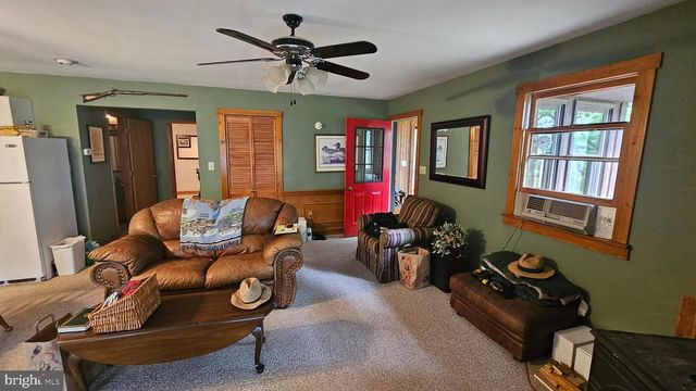 80 TROFTON HOLLOW CT, Great Cacapon, WV 25422