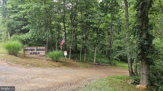 80 TROFTON HOLLOW CT, Great Cacapon, WV 25422