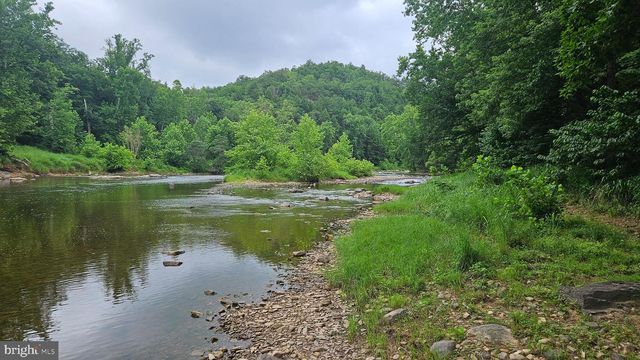 80 TROFTON HOLLOW CT, Great Cacapon, WV 25422
