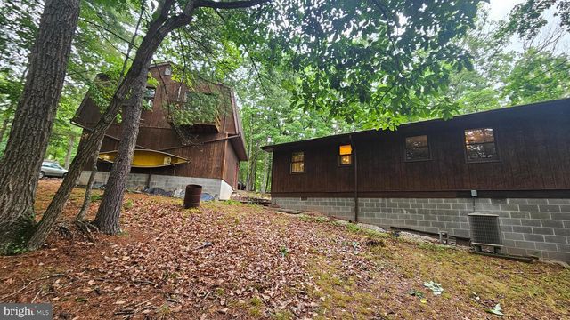 80 TROFTON HOLLOW CT, Great Cacapon, WV 25422