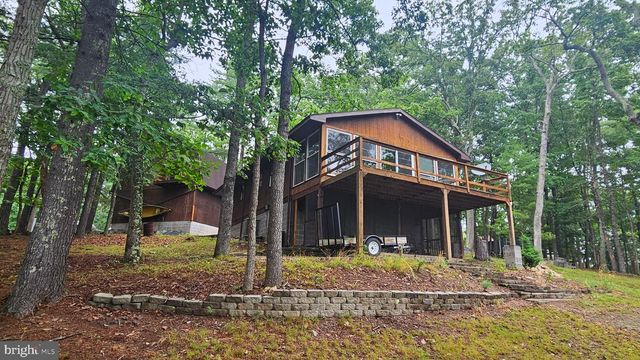 80 TROFTON HOLLOW CT, Great Cacapon, WV 25422