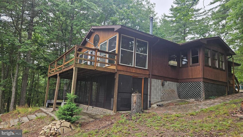 80 TROFTON HOLLOW CT, Great Cacapon, WV 25422