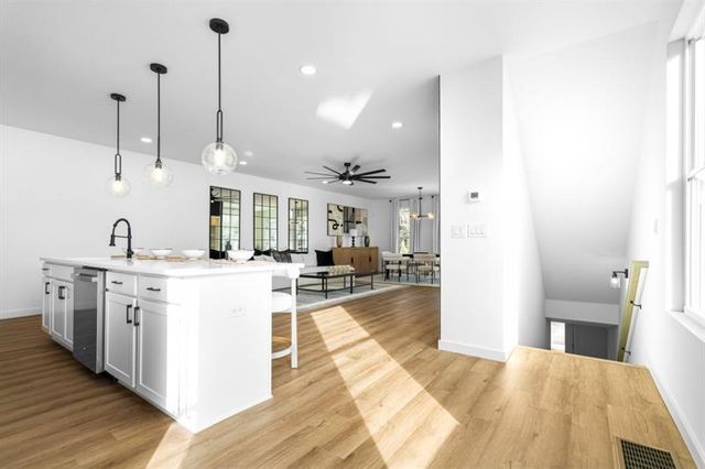 1050 Brookglynn Trace, Decatur, GA 30032