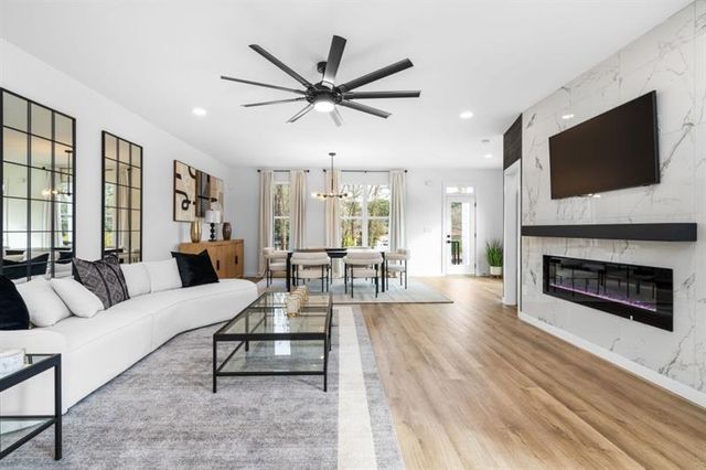 1050 Brookglynn Trace, Decatur, GA 30032