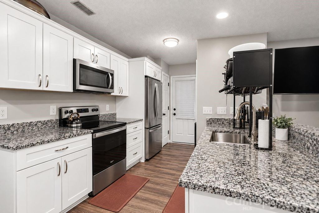 8324 Russell Road, Charlotte, NC 28262