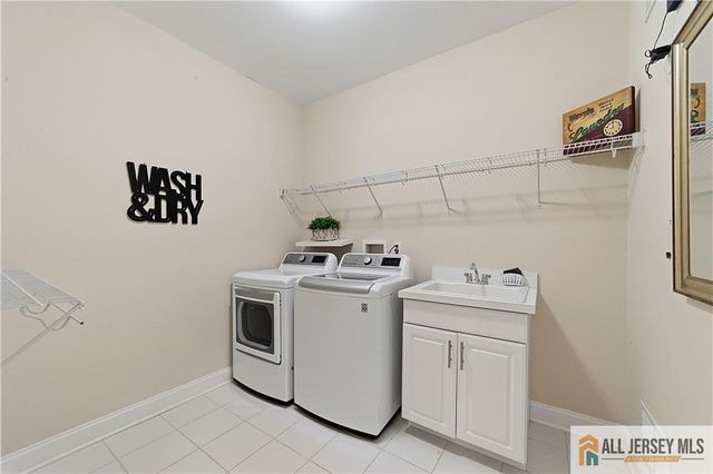 6 Traditions Place, Monroe, NJ 08831