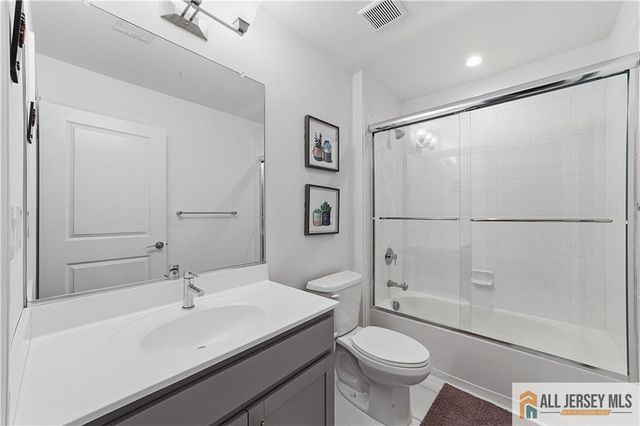 6 Traditions Place, Monroe, NJ 08831