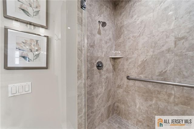 6 Traditions Place, Monroe, NJ 08831