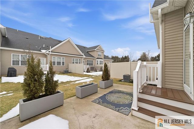 6 Traditions Place, Monroe, NJ 08831