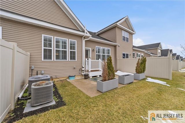 6 Traditions Place, Monroe, NJ 08831