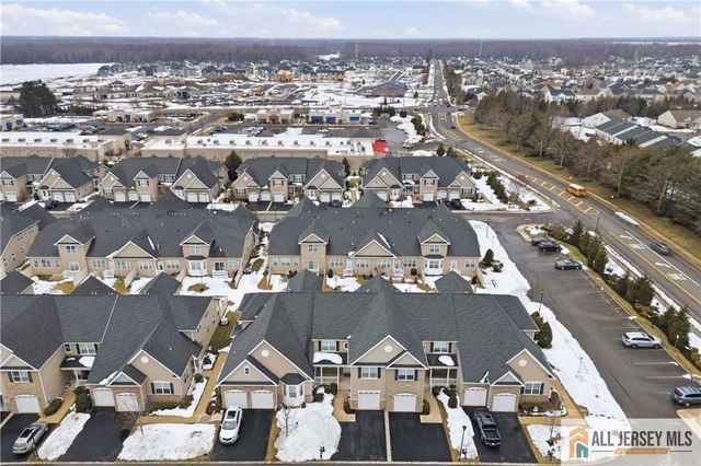 6 Traditions Place, Monroe, NJ 08831