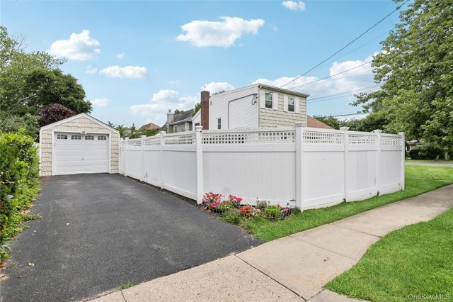 2327 Penatiquit Avenue, Seaford, NY 11783