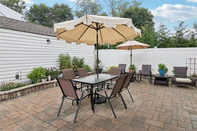 2327 Penatiquit Avenue, Seaford, NY 11783