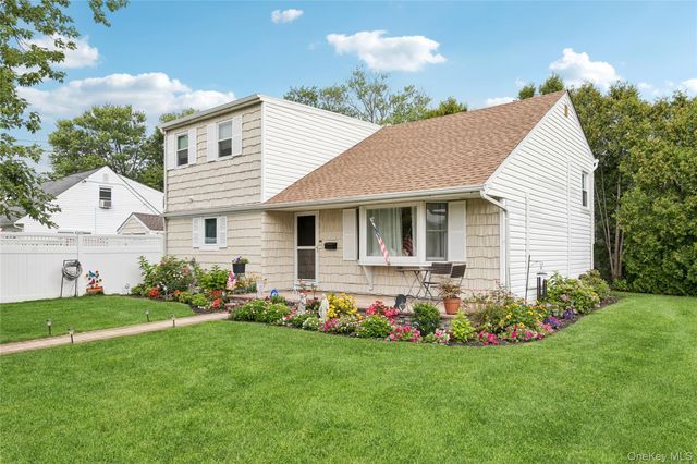 2327 Penatiquit Avenue, Seaford, NY 11783
