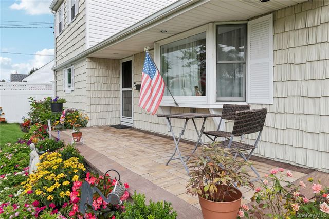 2327 Penatiquit Avenue, Seaford, NY 11783