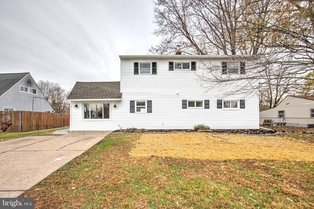 31 NATURE LN, Levittown, PA 19054