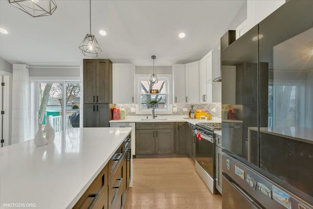 10324 S 81st Avenue, Palos Hills, IL 60465