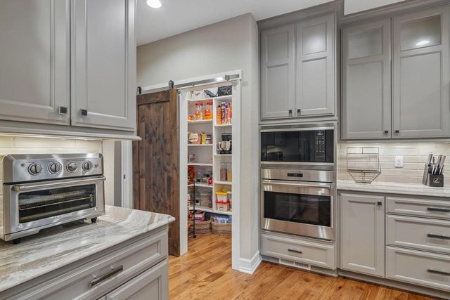 1646 Twisted Oak COURT, Hartland, WI 53029