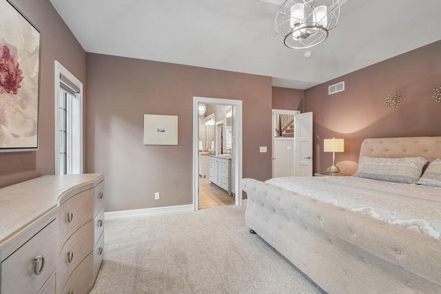 1646 Twisted Oak COURT, Hartland, WI 53029