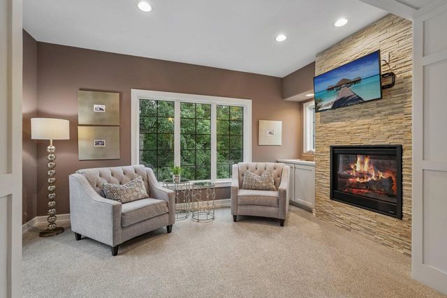 1646 Twisted Oak COURT, Hartland, WI 53029