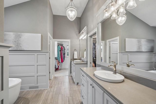 1646 Twisted Oak COURT, Hartland, WI 53029