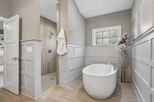 1646 Twisted Oak COURT, Hartland, WI 53029